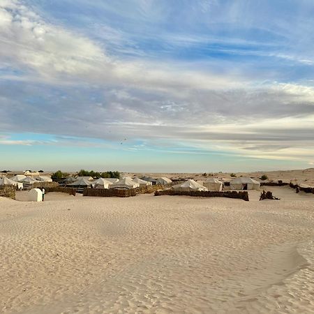 Luxury Camp Dunes Insolites Sabria Bagian luar foto