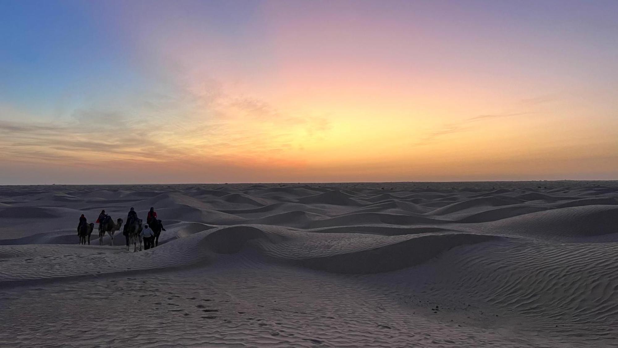 Luxury Camp Dunes Insolites Sabria Bagian luar foto